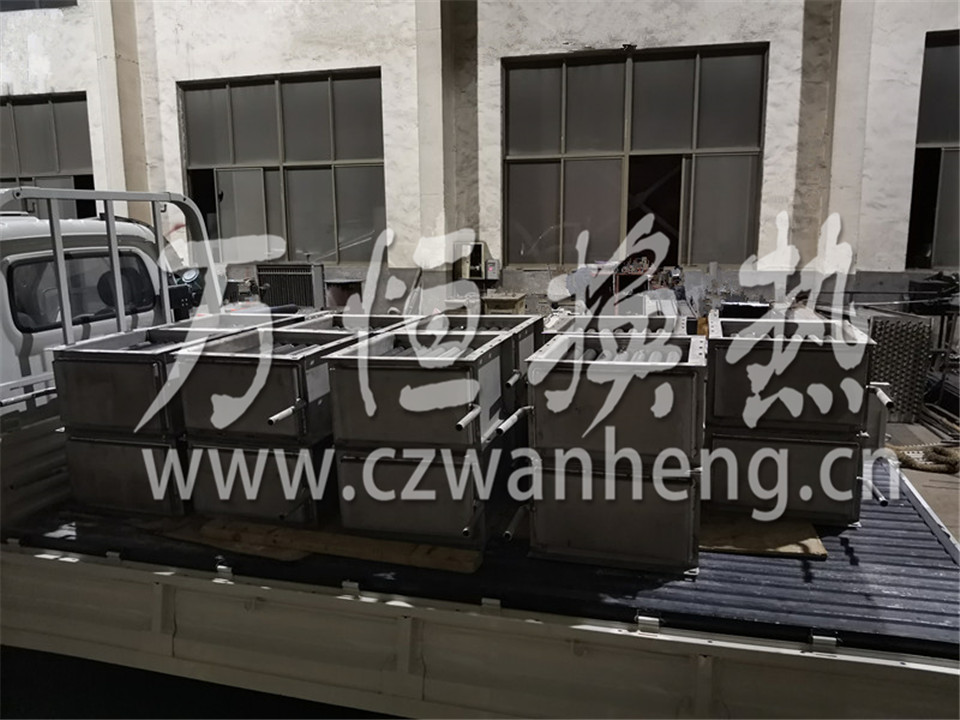 上海XX工业设备有限公司购买18台不锈钢蒸汽换热器